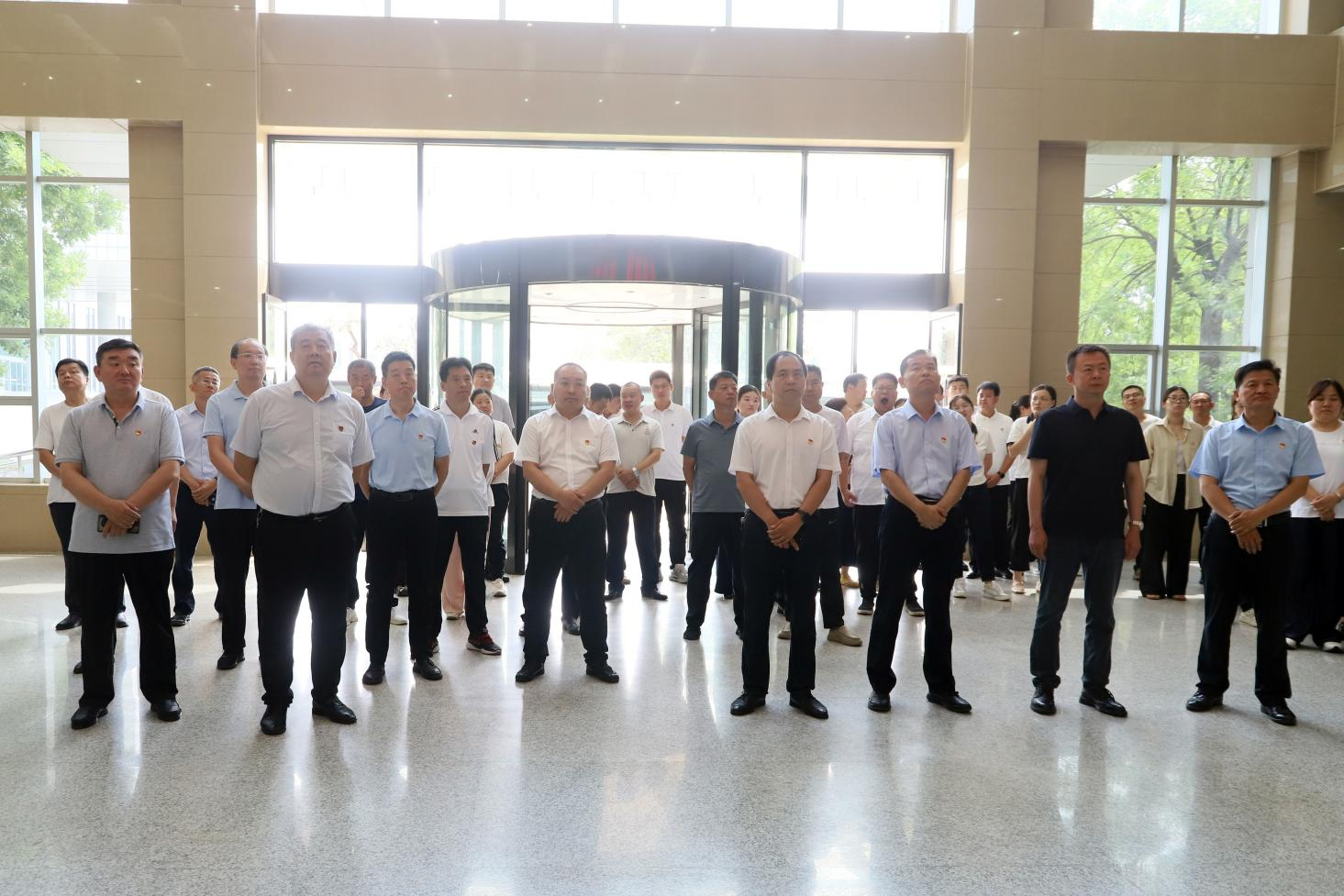 邹平经济技术开发区全体党员来山东s36沙龙会集团参观交流