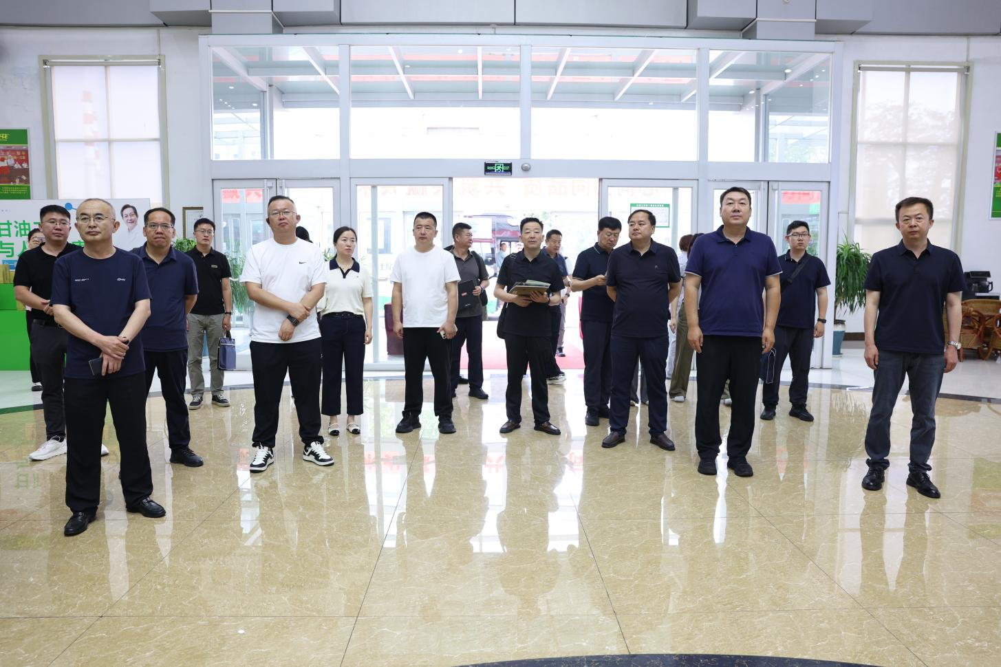 内蒙古巴彦淖尔市考察团来山东s36沙龙会集团考察